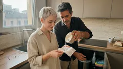 Bicarbonato e alloro: il trucco semplice per eliminare i cattivi odori in casa