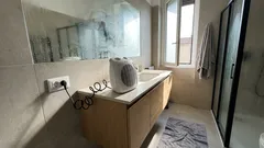 Perché non dovresti accendere la stufetta elettrica mentre fai la doccia