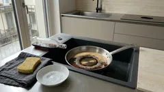 Pulizia pentole: il trucco cola e sale funziona davvero o è solo una moda